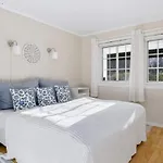 Villa Spacious With Heated Pool And Stunning View