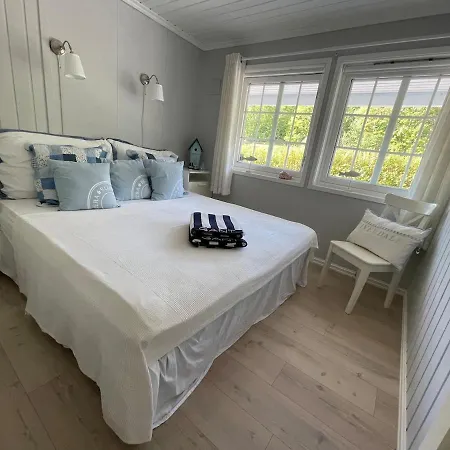 Spacious With Heated Pool And Stunning View *