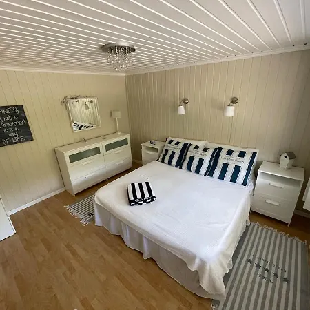 Spacious With Heated Pool And Stunning View Tokenes
