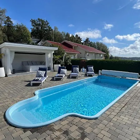 Spacious With Heated Pool And Stunning View Villa
