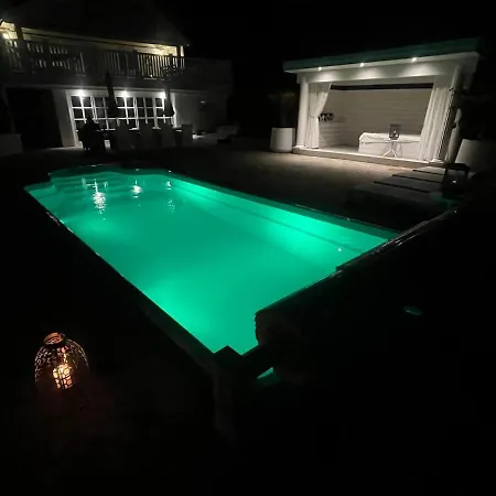 Spacious With Heated Pool And Stunning View Villa