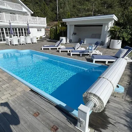 Spacious With Heated Pool And Stunning View Villa
