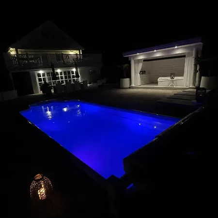 Spacious With Heated Pool And Stunning View