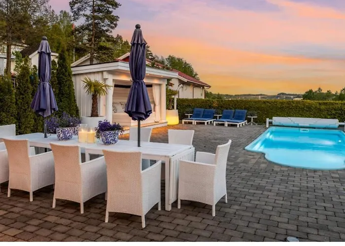 Spacious With Heated Pool And Stunning View فيلة Tokenes