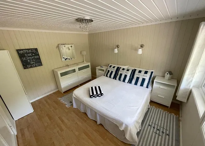 Spacious With Heated Pool And Stunning View Tokenes