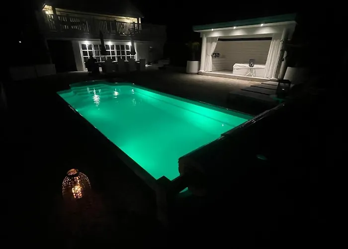 Spacious With Heated Pool And Stunning View فيلة