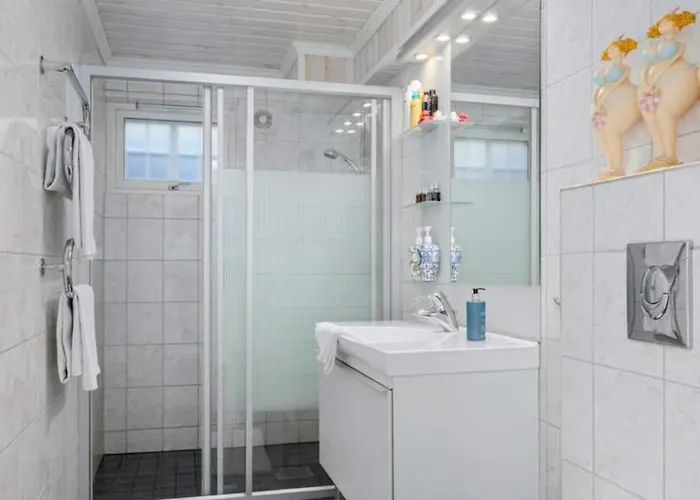 Villa Spacious With Heated Pool And Stunning View Tokenes