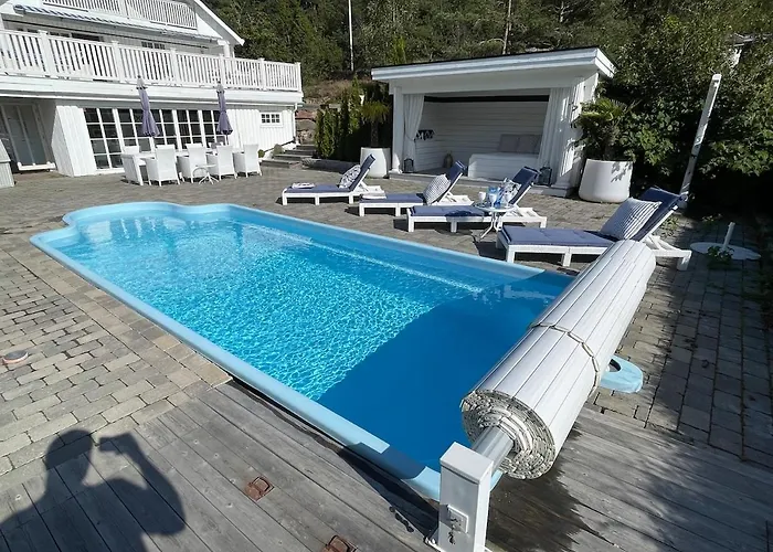 Spacious With Heated Pool And Stunning View 别墅